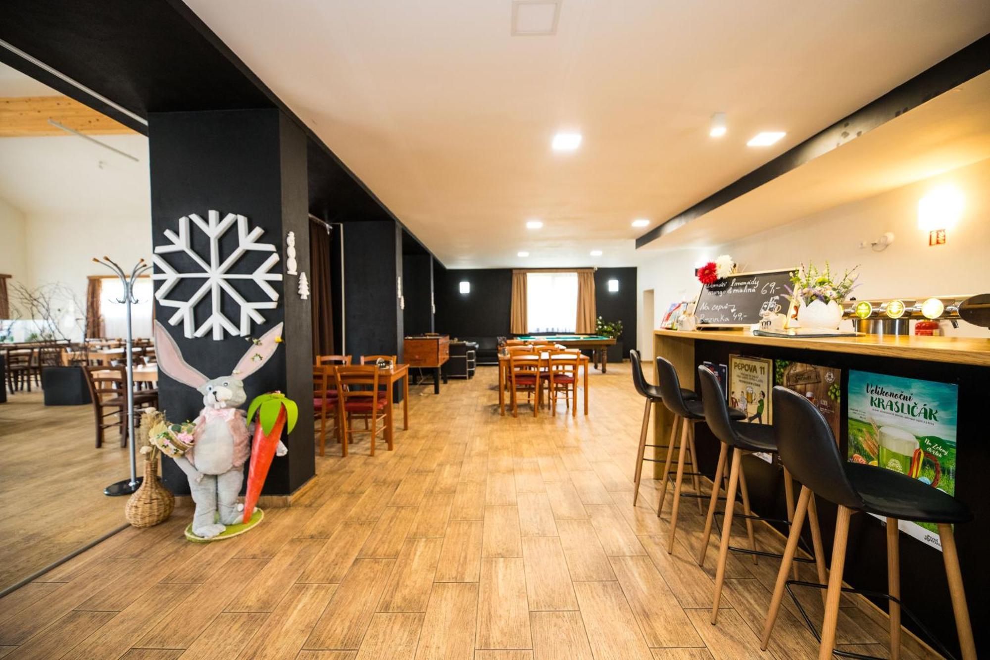 Penzion A Restaurace U Sousedu Strazny Dış mekan fotoğraf